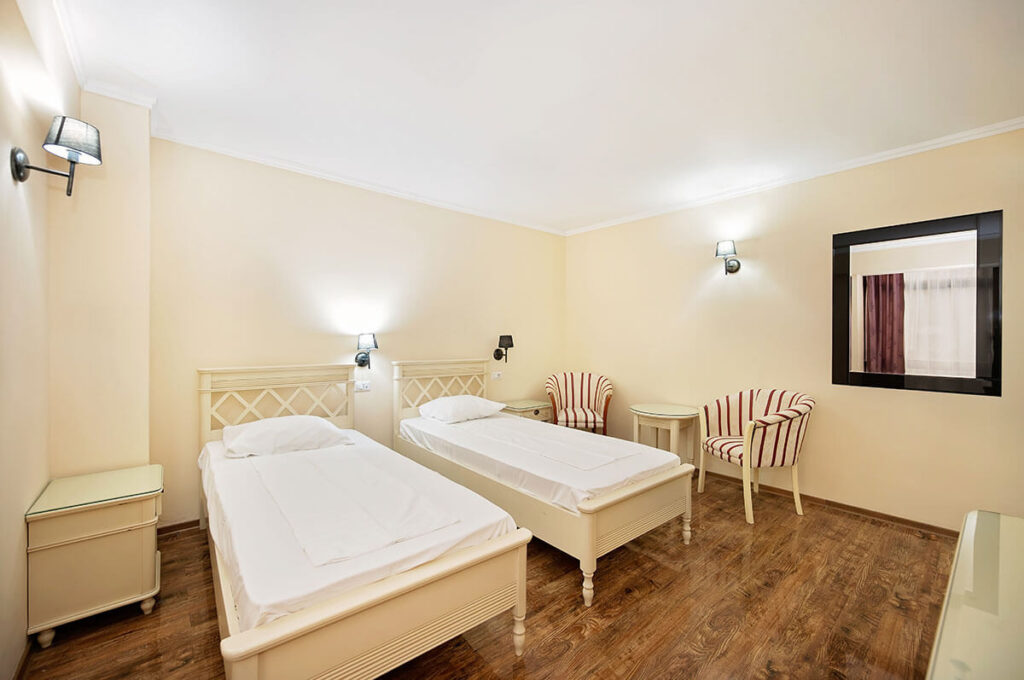 Camere spațioase adaptate îngrijirii medicale